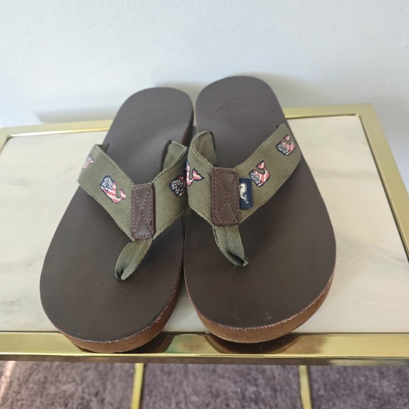Vineyard Vines Flag Whale Leather Flip Flop Spanish Moss 6 or 9 $68 Auth. Size 9 main image 8